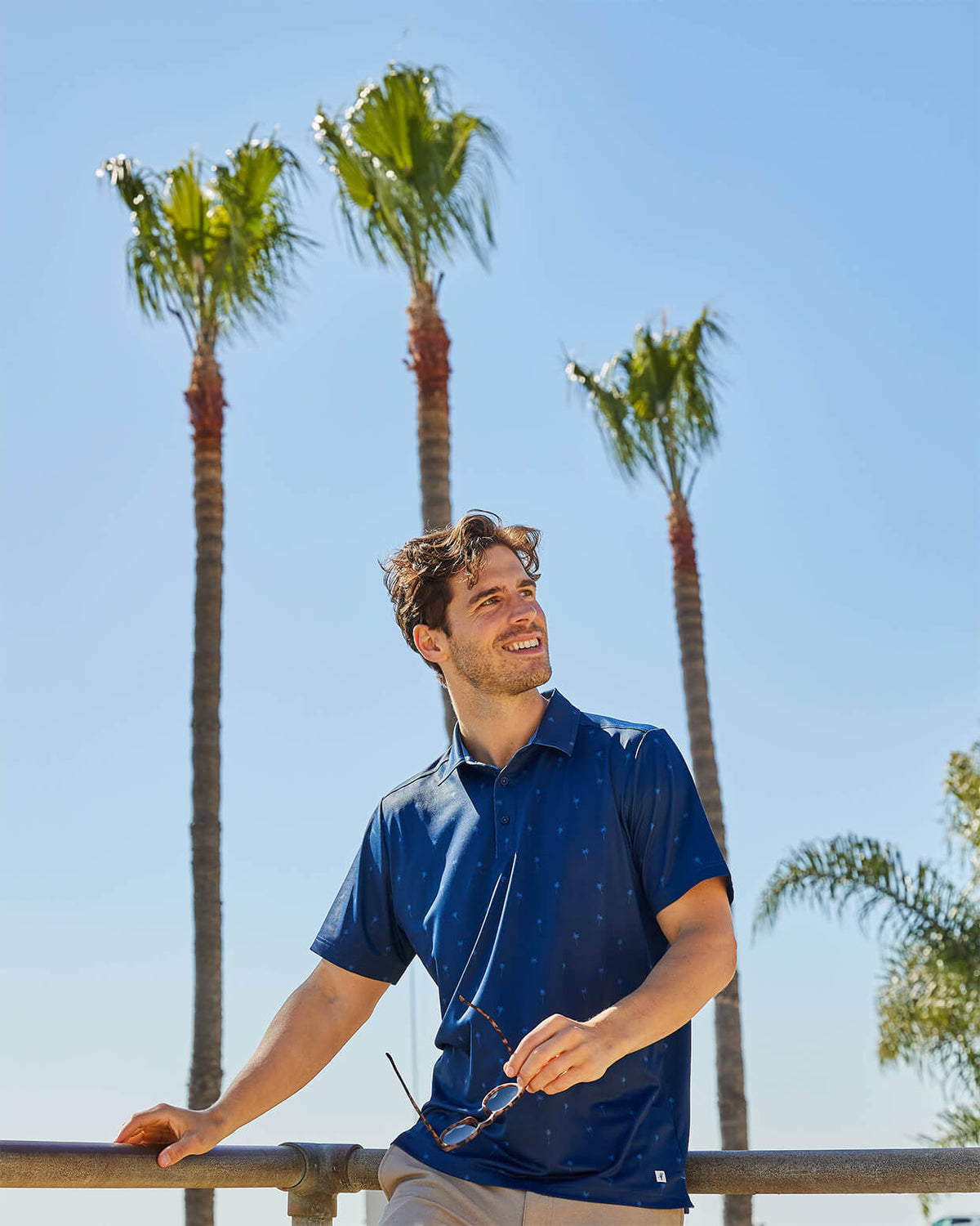 Clubhouse Polo| Navy Palmtrees LIFESTYLE1 #color_navy palmtrees